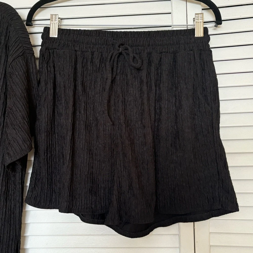 Black Textured Shirt and Shorts Set - Picture 3 of 6